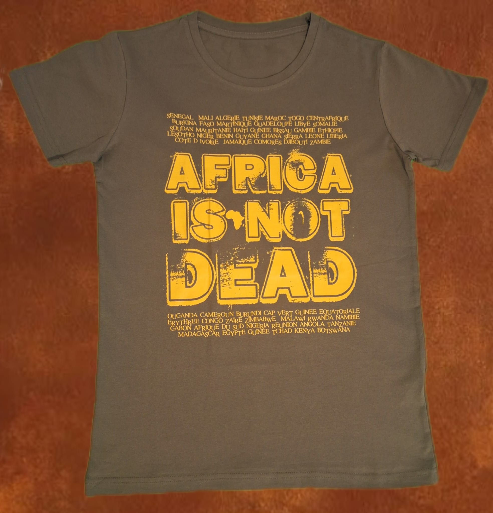Africa Is Not Dead — T-Shirt kaki
