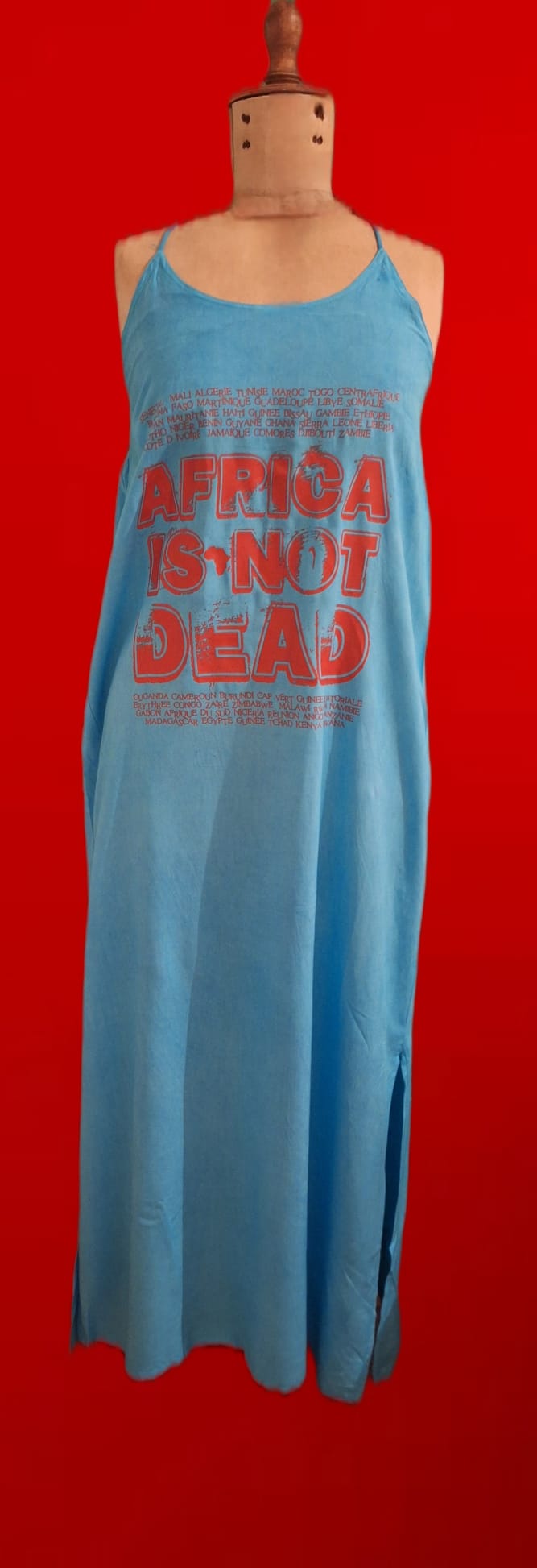 Robe Longue "Africa Is Not Dead" — Bleu Ciel