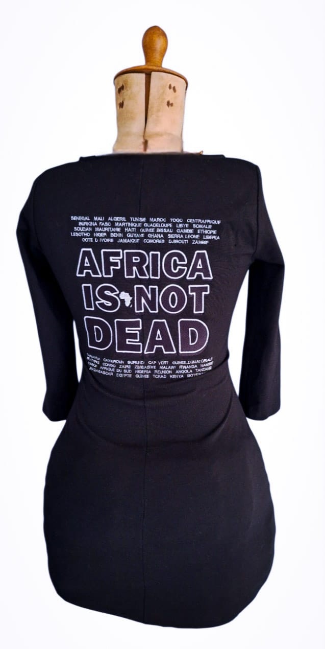 Robe "Africa Is Not Dead" — Modèle Unique